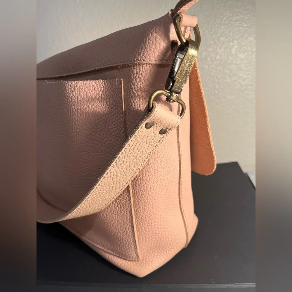 LEATHER PURSE with dust bag & extra strap 🎀🎀🎀🎀🎀🎀🎀🎀🎀🎀🎀🎀🎀🎀🎀🎀🎀🎀🎀 - Picture 7 of 9